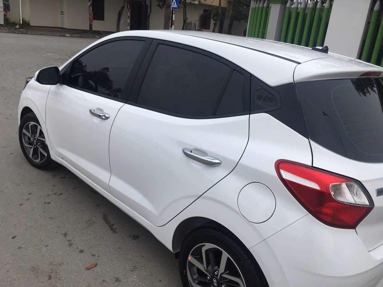 dán phim cách nhiệt kính sườn xe hơi